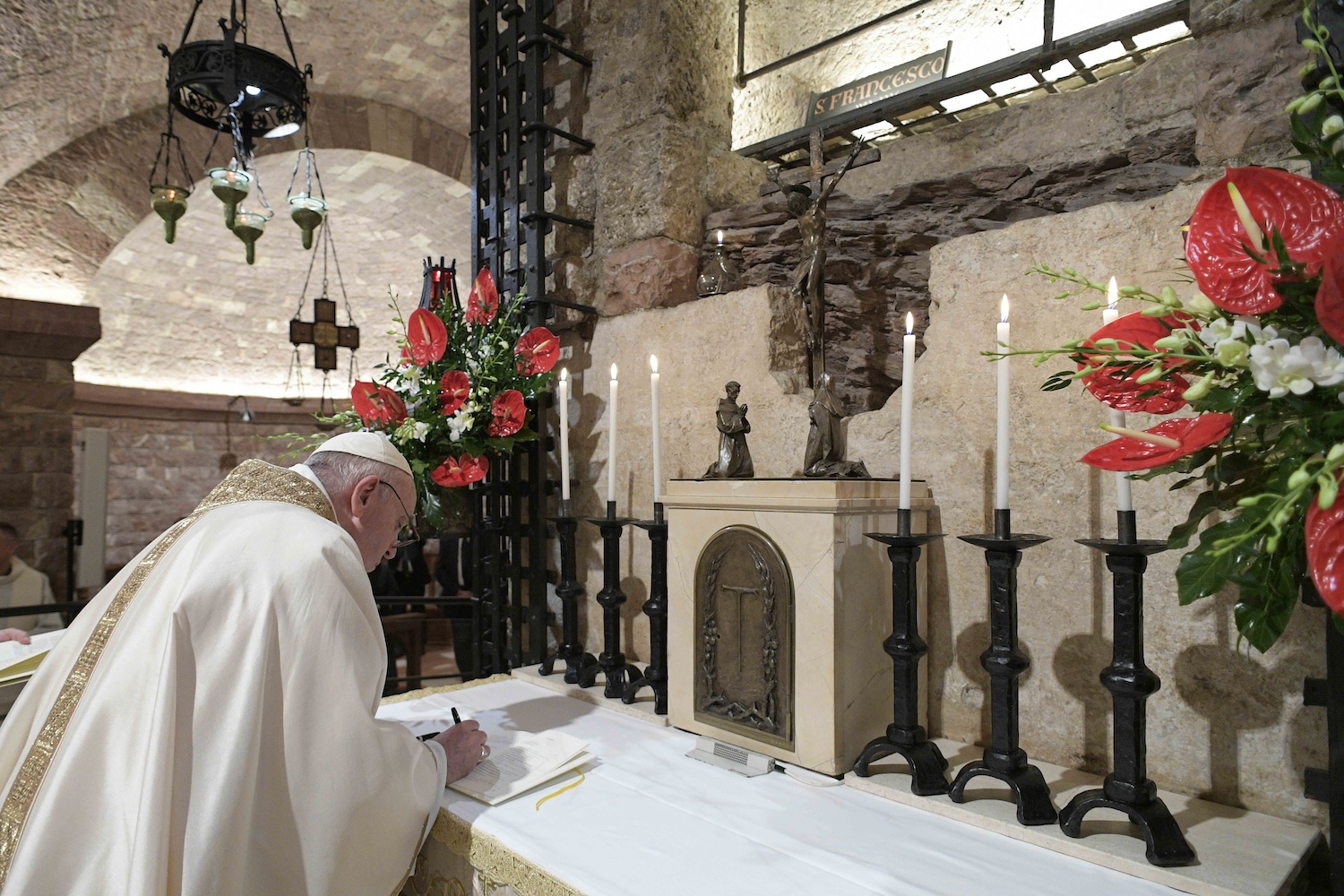 É importante cultivar a vida de oração nas crianças, diz Padre - Diocese de  Luz